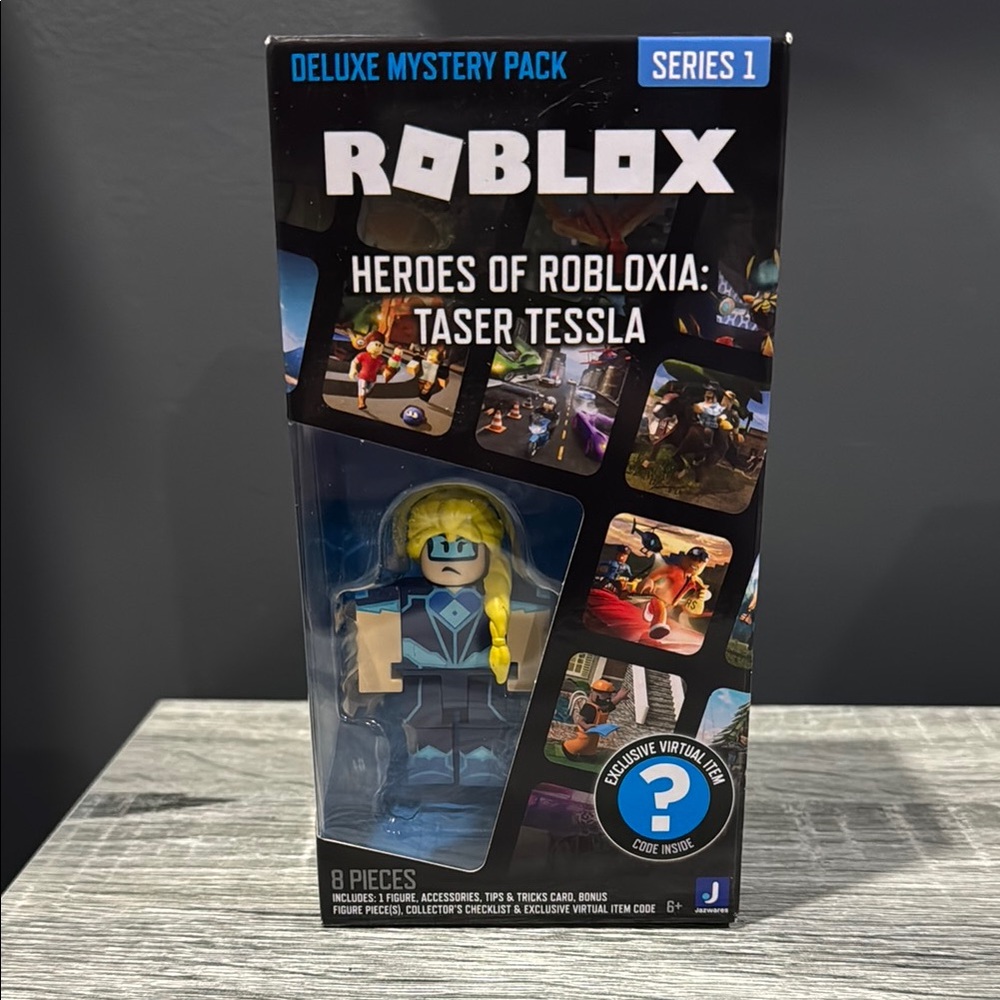 NEW: Roblox Deluxe Mystery Pack Series #1: Heroes of Robloxia: Taser Tessla